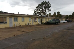 Exterior - Cozy Cove #6 (Apple Valley)