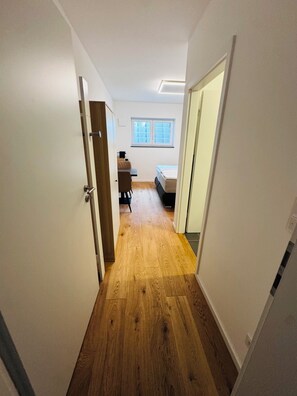 Interior - Guest room near Frankfurt Messe with private bathroom (Oberursel (Taunus))