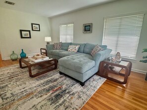 Living area - Fantastic, quiet home minutes from Park Ave. (Winter Park)