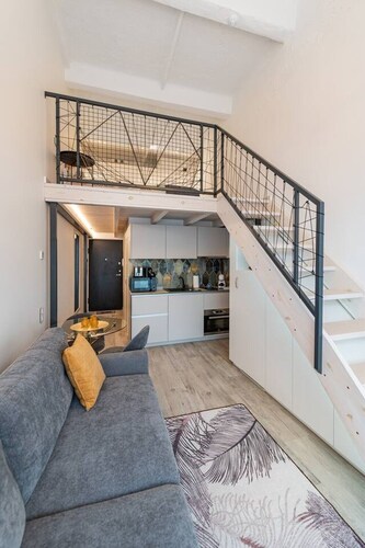 Sunshine Loft by Polo Apartments