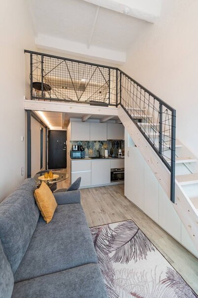 Sunshine Loft by Polo Apartments
