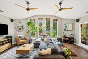 Smart TV - Brookhaven Pool Home and Walk to MARTA & Dresden (Atlanta)