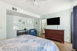 Een strijkplank/strijkijzer, gratis wifi, beddengoed