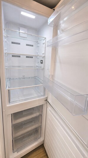Classic Apartment | Private kitchen | Toaster, cleaning supplies - Collection IFEMA I - II - V (Madrid)
