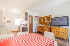 House | Dining - Single-story Holiday Home With a Private Garden (Choczewo)