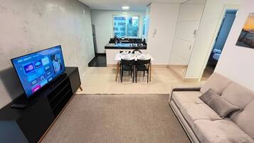 Apartamento | Área de estar | TV