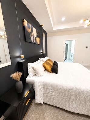 2 bedrooms, desk, iron/ironing board, free WiFi - Upscale & Modern 3BD/3BA - NRG, Toyota Center, FIFA, Med Center & Downtown (Houston)