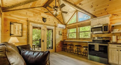 15 Minutes from Skyland Ranch. Brand New Cozy Cabin. Huckleberry Cabin