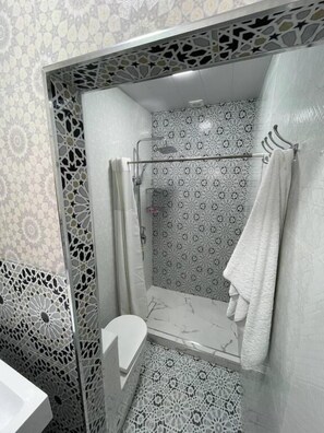 Shower, hair dryer, towels, soap - Otel Mahalla (Samarkand)