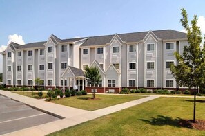 Exterior - Huntsville Inn and Suites (Huntsville)