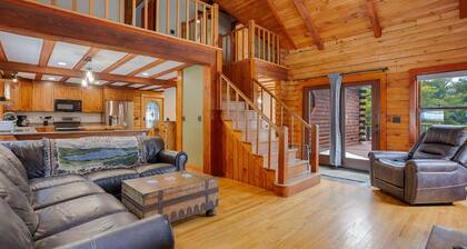 Cedar & Stone: Keuka Lake Retreat w/ Hot Tub & Golf