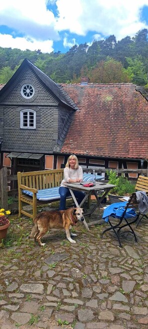 Outdoor dining - Vrbo Property (Frankenau)
