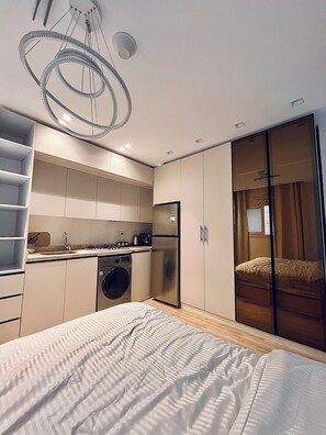 Room - Cozy 6 October Studio, Fast WiFi, AC & Workspace (6 October)