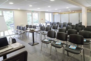 Meeting facility - En face aux vignes de la Loire | Accès piscine (Chinon)