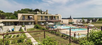 En face aux vignes de la Loire | Accès piscine