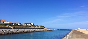 À 200 m de la mer | Piscine et jacuzzi sur place
