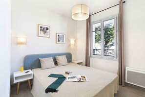 Lit parapluie, draps fournis