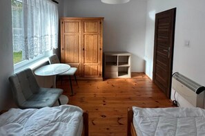 6 habitaciones, muebles diferentes y ropa de cama 