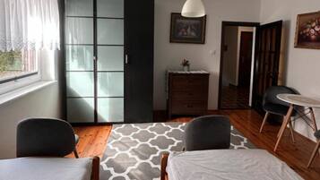 House | 6 bedrooms, individually furnished, bed sheets