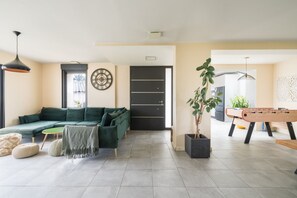 Living area - Vrbo Property (Mauguio)
