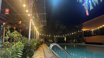 Kolam renang outdoor