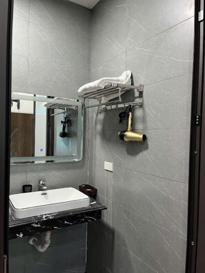 Bathroom - Hideaway Village Homestay (Hoa Lư)