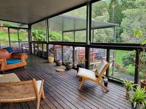 Terrace/patio - Hilltop hinterland heaven. 
2 min drive to Canungra’s Main Str. (Canungra)