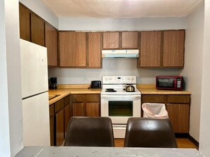 Private kitchen - Cozy Studio with Two Queen Beds in Chicago (Chicago)
