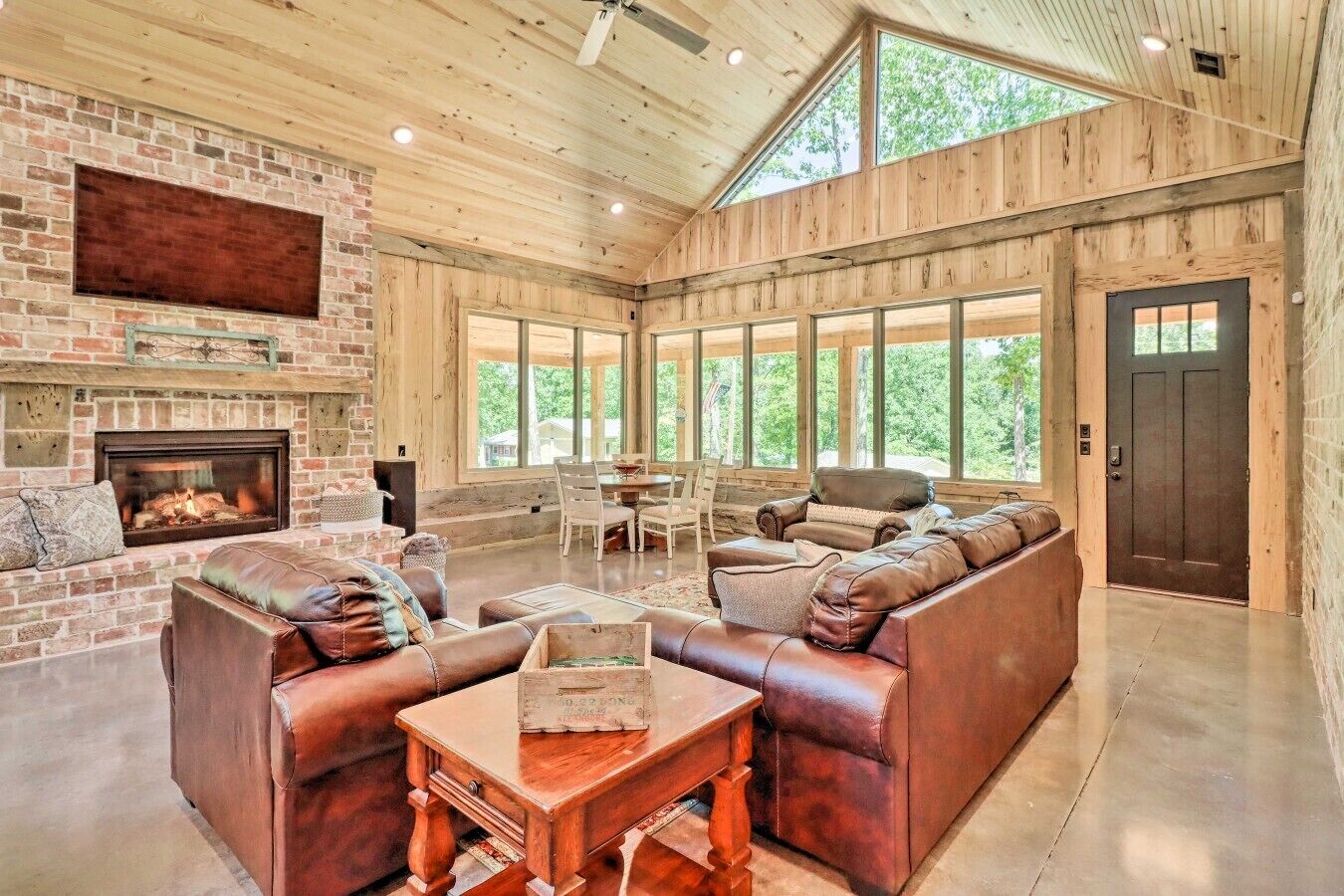 TV, fireplace, stereo