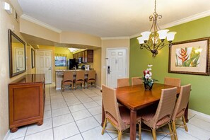 Dining - Vrbo Property (Orlando)