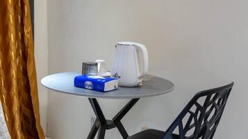 Habitación individual de lujo, vistas a la ciudad | Escritorio, espacio para trabajar con un portátil, cortinas opacas
