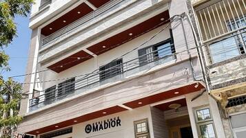 Luxury Single Room, City View | Bathroom | Free toiletries, towels, soap, shampoo