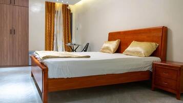 Habitación individual de lujo, vistas a la ciudad | Escritorio, espacio para trabajar con un portátil, cortinas opacas