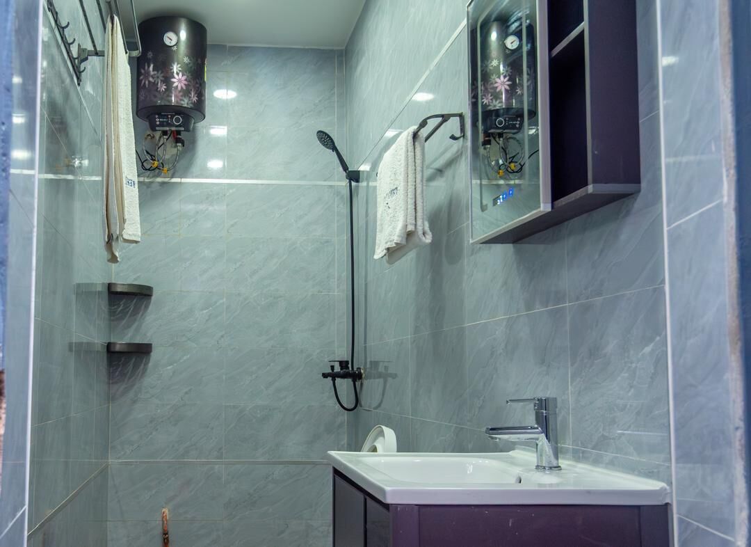 Superior Studio Suite, Patio | Bathroom | Free toiletries, towels, soap, shampoo