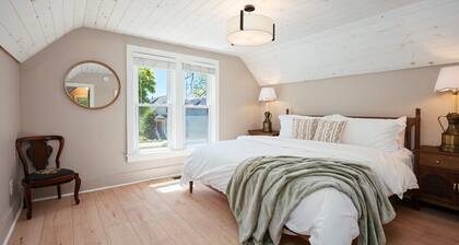 Astra Cottage | Hot Tub | 3BR Near Downtown & TART Trail | Grill
