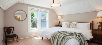 Astra Cottage | Hot Tub | 3BR Near Downtown & TART Trail | Grill