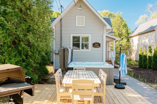 Luna Cottage | Hot Tub | 3BR Near Downtown & TART Trail | Grill
