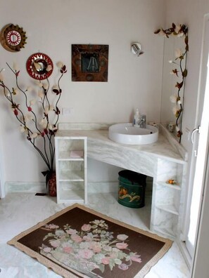 Classic Room, Balcony, Courtyard View | Bathroom - CORTE BARBIERI (Ceraino)