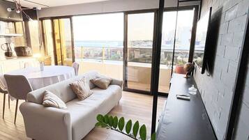 Exclusive-Apartment | Wohnbereich | Fernseher