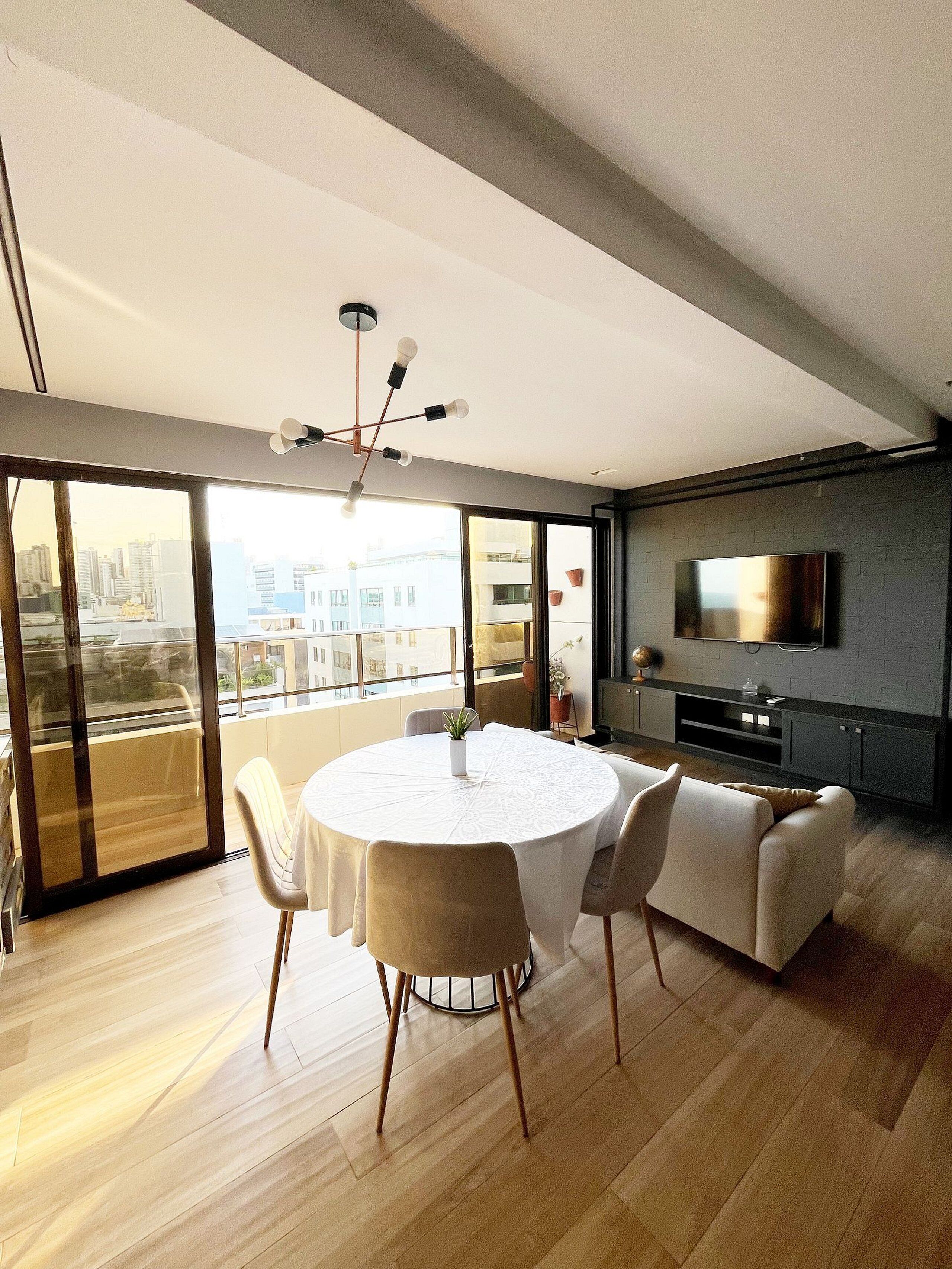 Exclusive Apartment | Dining