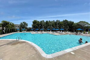 Unclassified image, 4 of 28, button - The Peach at the Beach ~ Great Pool ~ Outdoor Space! (Frankford)