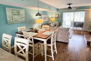 Dining - The Peach at the Beach ~ Great Pool ~ Outdoor Space! (Frankford)