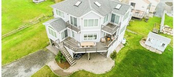 Beautiful 3-bedroom house with AC in charming Old Saybrook. Bird Bliss.