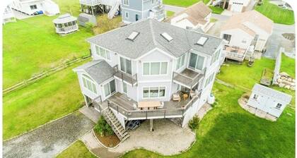 Beautiful 3-bedroom house with AC in charming Old Saybrook. Bird Bliss.