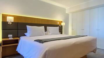 Deluxe Apartment, 3 Bedrooms, Balcony | Iron/ironing board, free WiFi, bed sheets