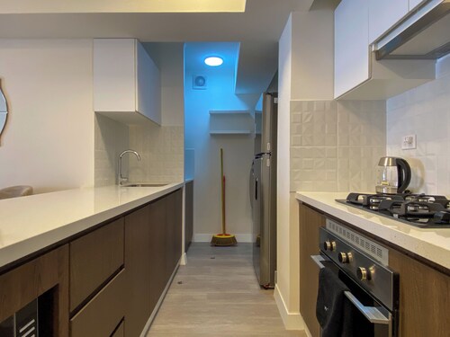Upper Modern Stay by Wynwood House