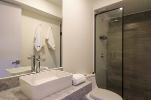 Bathroom - Upper Modern Stay by Wynwood House (Miraflores)