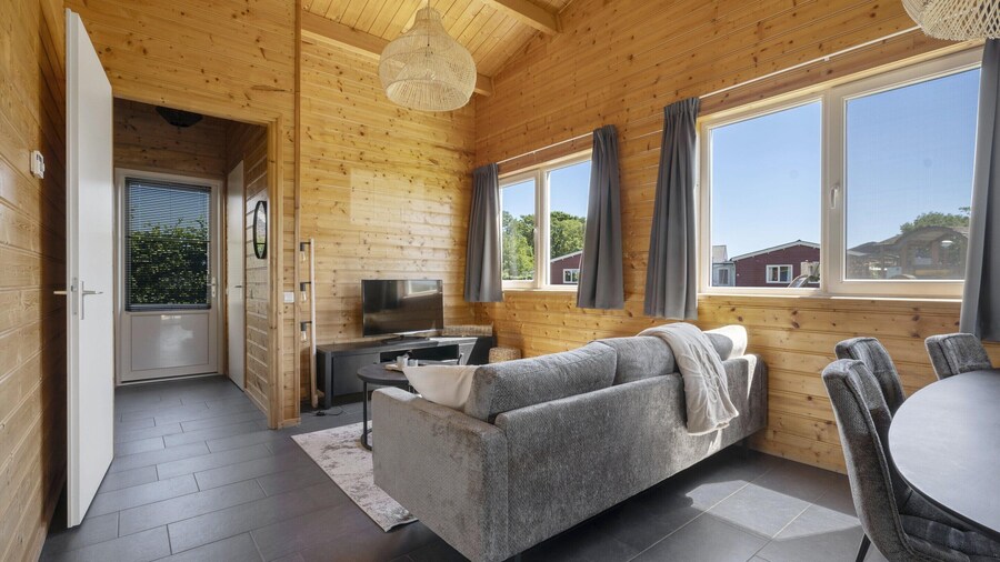Country Holiday Home With Shared Pool