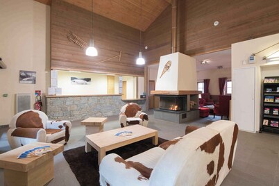 T3 avec accès piscine face aux Alpes & jacuzzi