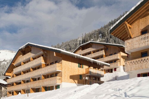 T3 avec accès piscine face aux Alpes & jacuzzi
